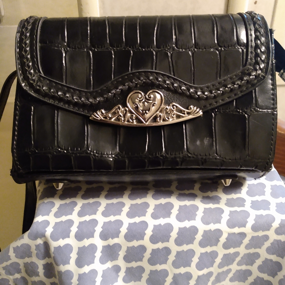 🖤 M.C. BLACK BEAUTIFUL Faux CROC EMBOSSED PURSE with SILVER HEART HARDWARE.🖤